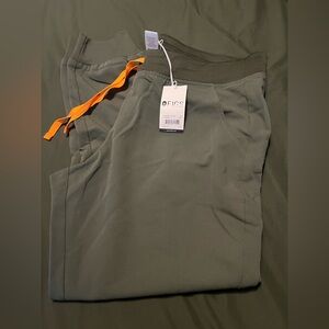 FIGS Zamora Joggers in Moss